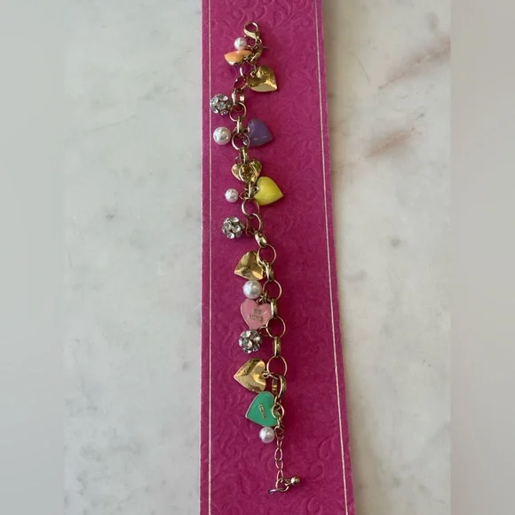 NEW HOLIDAY LANE GOLD-TONE PAVE MULTI CHARM VALENTINE HEART & PEARL BRACELET - Picture 2 of 5